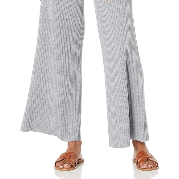 Chic Wide-Leg Ribbed Pants in Gray - Picture 2 of 3